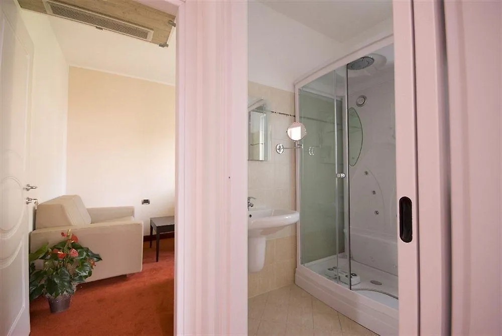 Hotel Lauro Gravedona 3*,  Italien