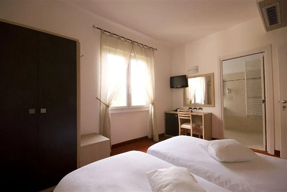Hotel Lauro Gravedona 3*,  Italien