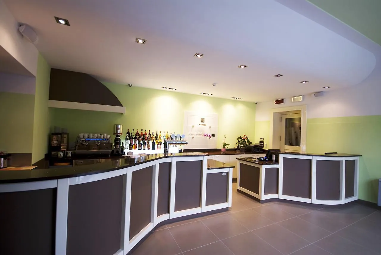 Hotel Lauro Gravedona 3*,  Italy